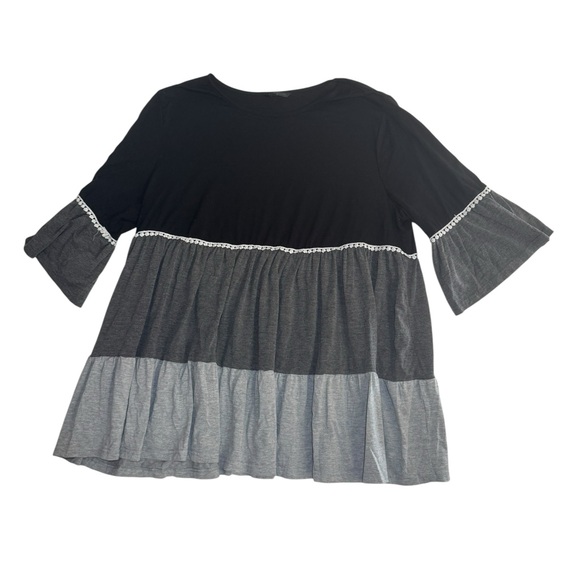 SHEIN Tops - Shein Curve Colorblock Tiered Ruffle Tunic Top Black/Grey 3XL‎